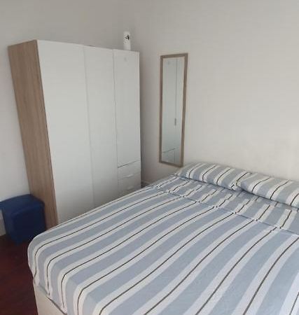 Habitacion Pequena Con Balcon Leilighet Vigo Eksteriør bilde