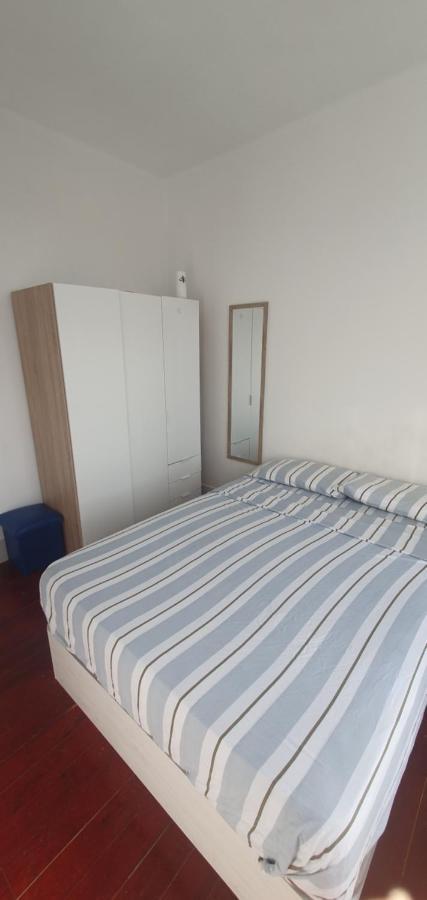 Habitacion Pequena Con Balcon Leilighet Vigo Eksteriør bilde